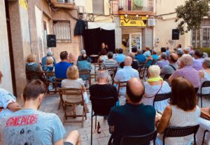 Read more about the article L’espectacle d’Òscar Intente tanca el cicle de xerrades independentistes a la plaça dels Alls