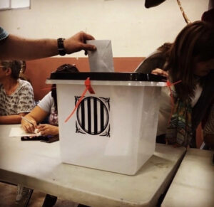 Read more about the article L’ANC Valls recull fotos de la votació de l’1 d’Octubre per a una exposició
